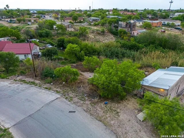1928 Vista Bonita Dr. Eagle Pass, TX 78852