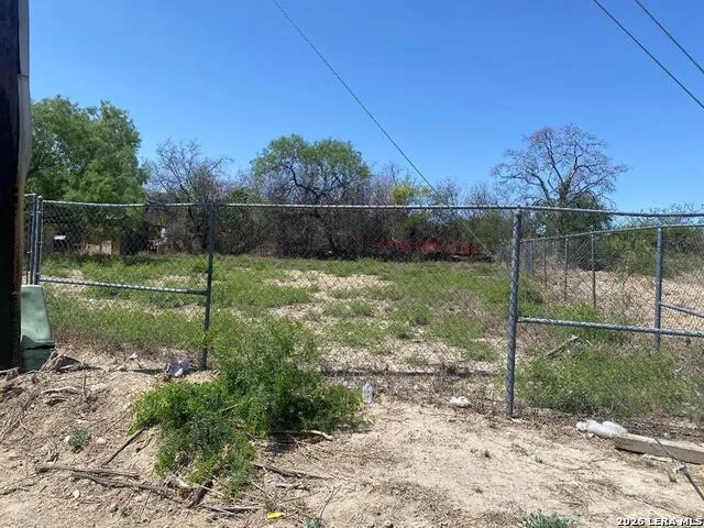 140 BALCONES BLVD Eagle Pass, TX 78852