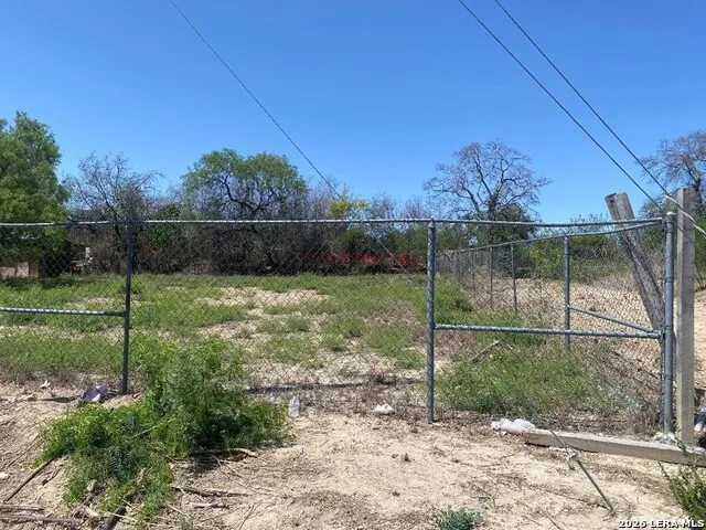 140 BALCONES BLVD Eagle Pass, TX 78852