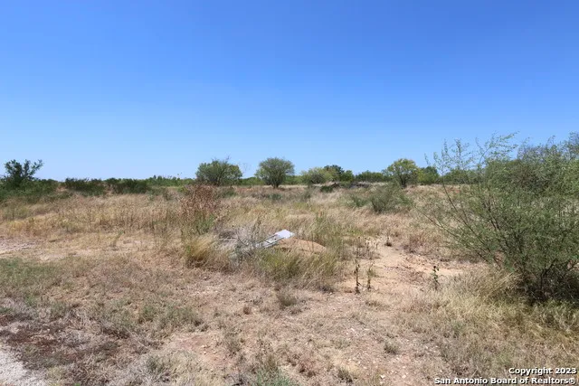 109 County Road 2638 Devine, TX 78016