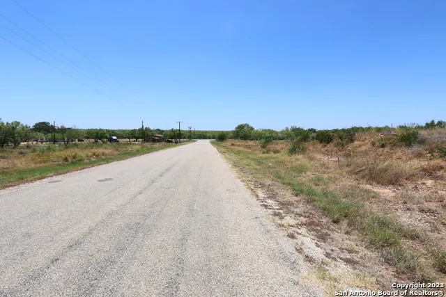 109 County Road 2638 Devine, TX 78016