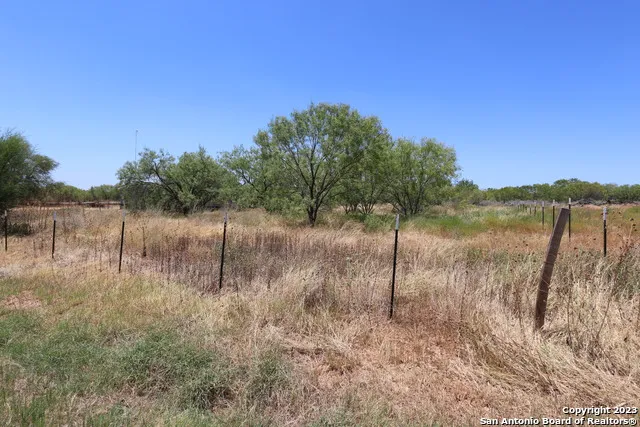 103 County Road 2638 Devine, TX 78016