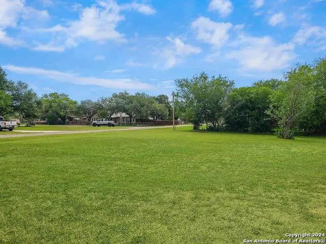 2218 Terrell AVE Jourdanton, TX 78026