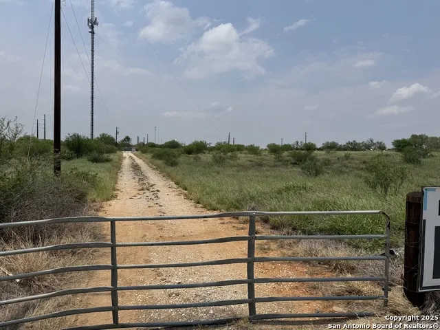 2200 S INTERSTATE 35 Cotulla, TX 78014