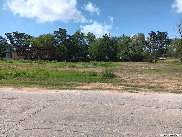 8080 W 3RD ST Somerset, TX 78069