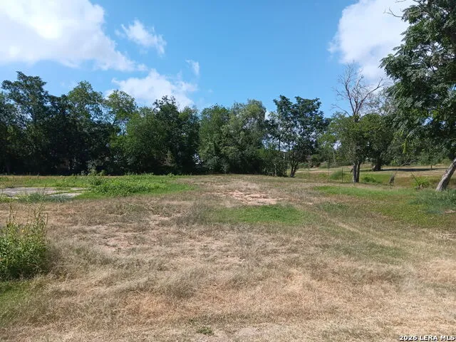 8080 W 3RD ST Somerset, TX 78069