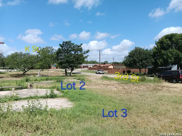 8080 W 3RD ST Somerset, TX 78069