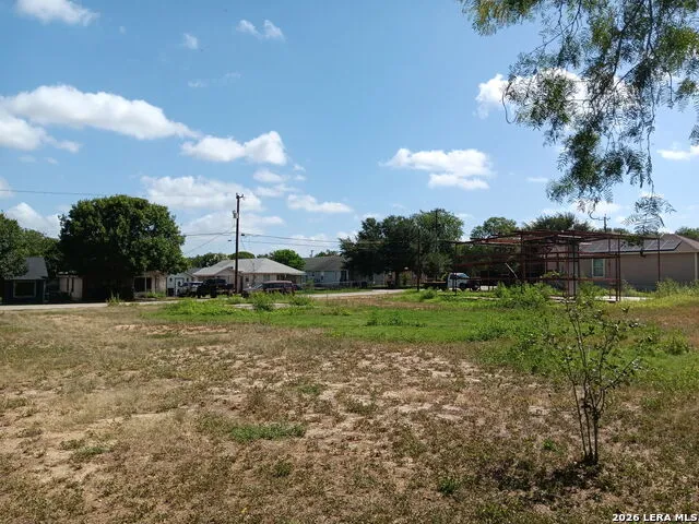 8080 W 3RD ST Somerset, TX 78069