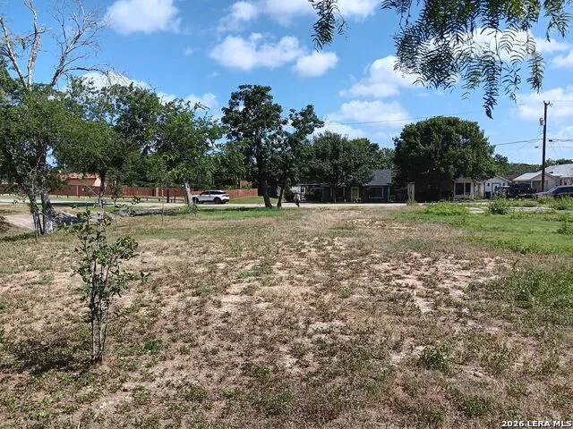 8080 W 3RD ST Somerset, TX 78069