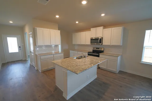 336 Great Raft Cibolo, TX 78108