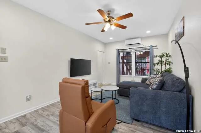 902 W Craig Unit 1 San Antonio, TX 78201