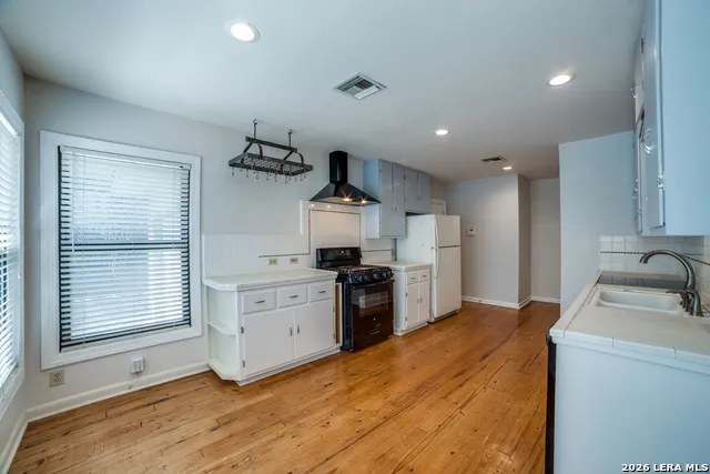 244 HALCYON PL Alamo Heights, TX 78209