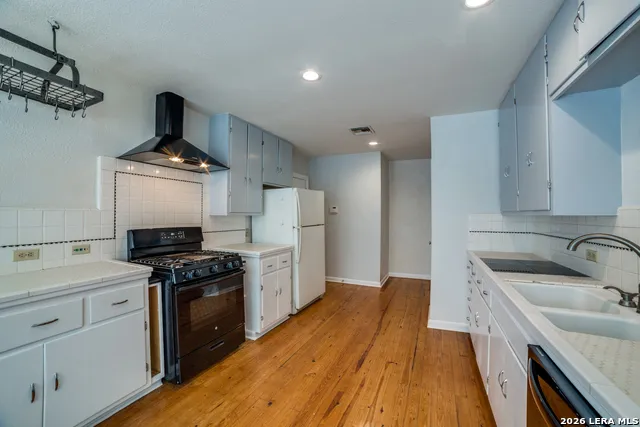 244 HALCYON PL Alamo Heights, TX 78209