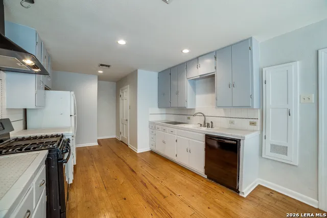 244 HALCYON PL Alamo Heights, TX 78209