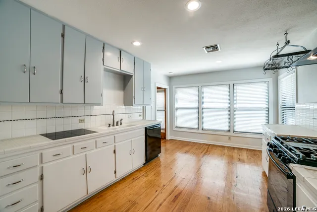 244 HALCYON PL Alamo Heights, TX 78209