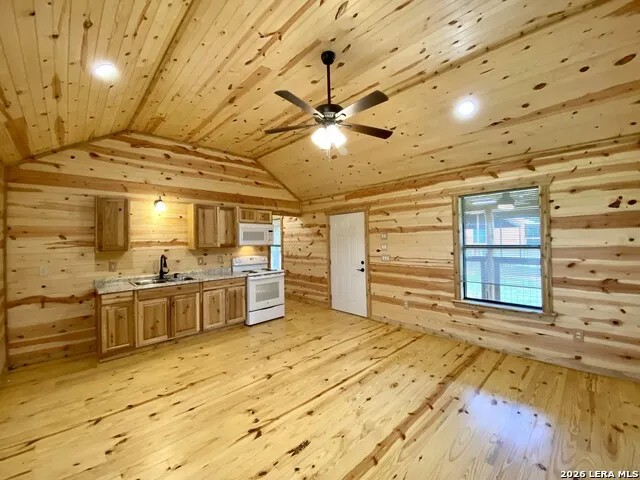 624 Deer Creek W Unit B Pipe Creek, TX 78063