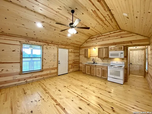 624 Deer Creek W Unit B Pipe Creek, TX 78063