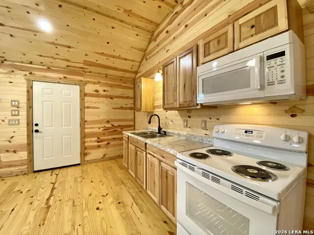 624 Deer Creek W Unit B Pipe Creek, TX 78063