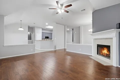 21207 Encino Ash