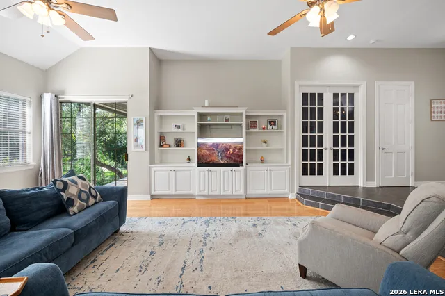 109 Trailcrest Hollywood Park, TX 78232