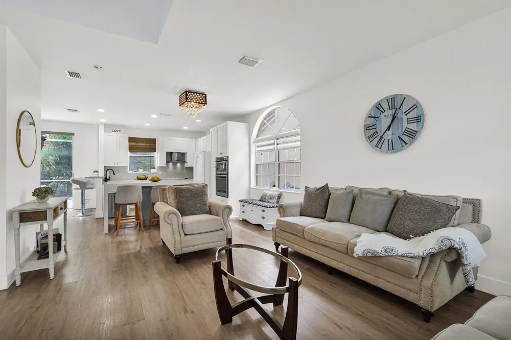 527 NW 87TH LANE Coral Springs, FL 33071