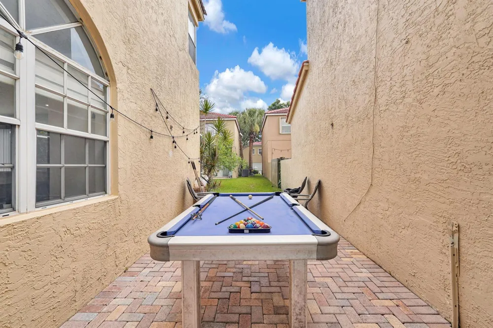 527 NW 87TH LANE Coral Springs, FL 33071