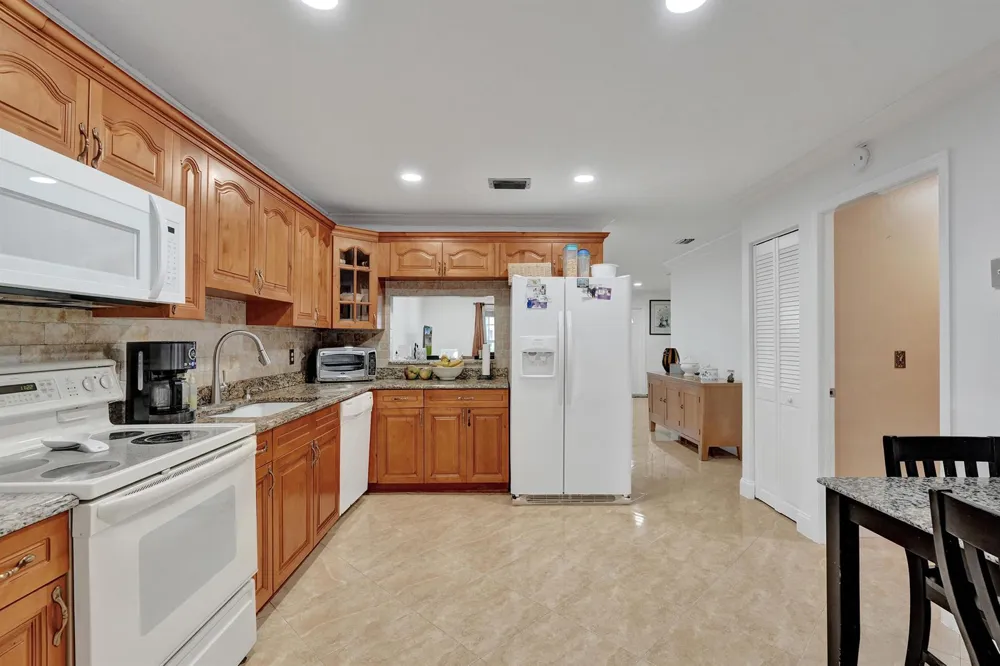 6134 E Wauconda Way E Lake Worth, FL 33463