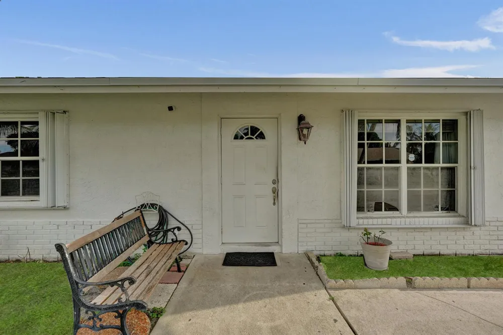 6134 E Wauconda Way E Lake Worth, FL 33463