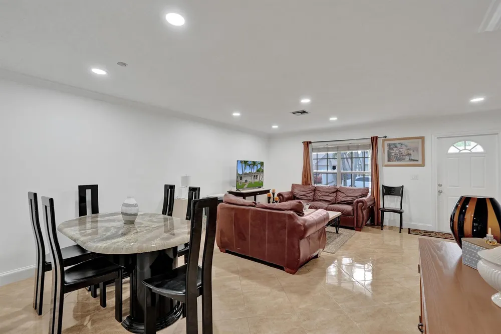 6134 E Wauconda Way E Lake Worth, FL 33463