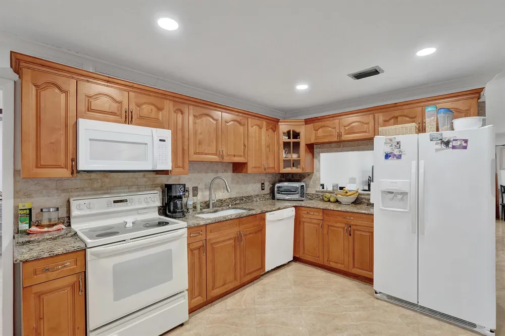 6134 E Wauconda Way E Lake Worth, FL 33463