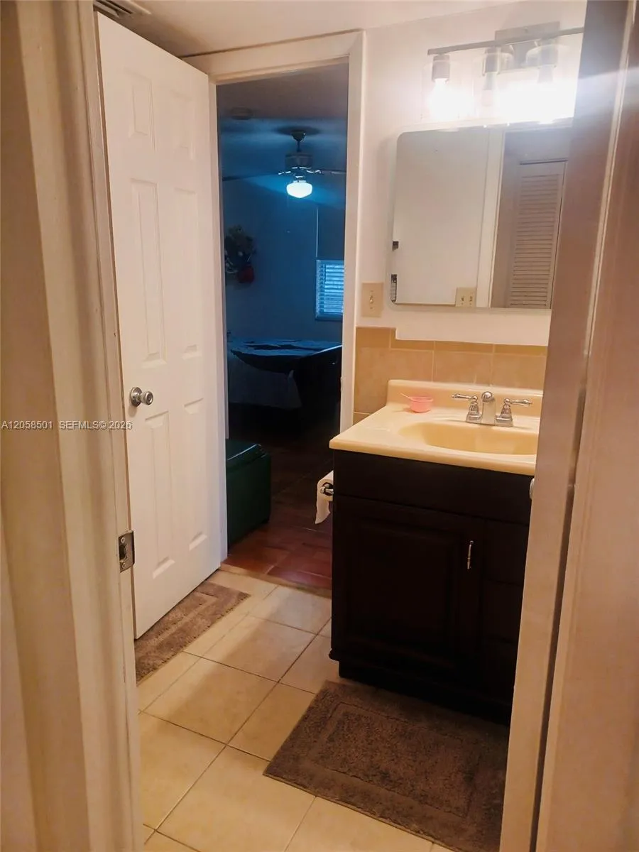3777 NW 78th Ave #8E Davie, FL 33024