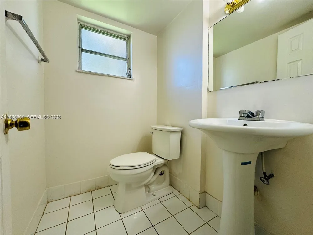3777 NW 78th Ave #8E Davie, FL 33024
