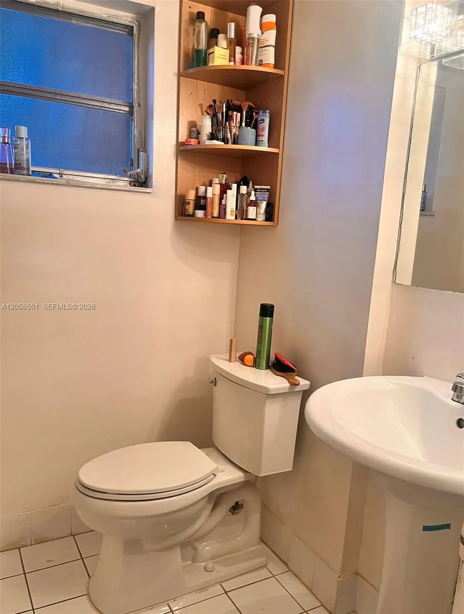 3777 NW 78th Ave #8E Davie, FL 33024