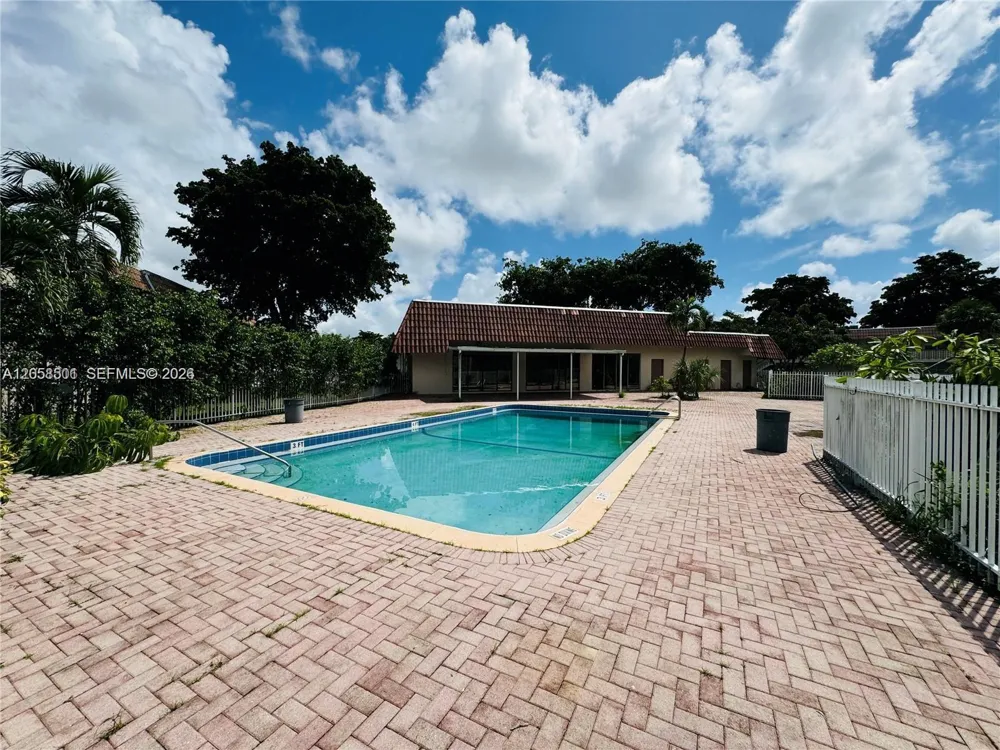 3777 NW 78th Ave #8E Davie, FL 33024