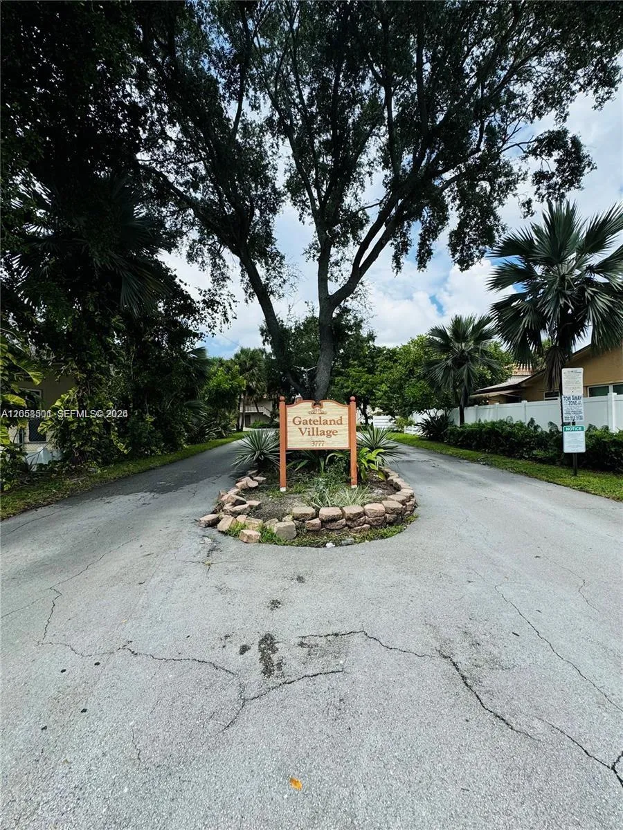 3777 NW 78th Ave #8E Davie, FL 33024