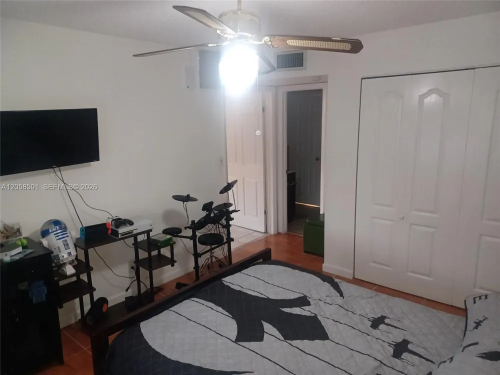 3777 NW 78th Ave #8E Davie, FL 33024