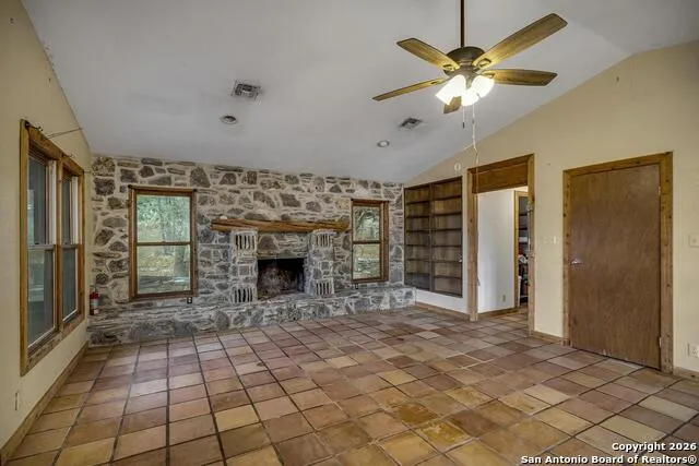 360 Kirk Ln Bulverde, TX 78163