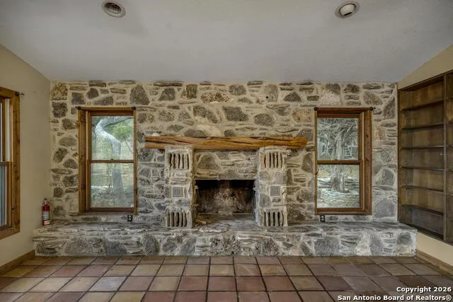 360 Kirk Ln Bulverde, TX 78163