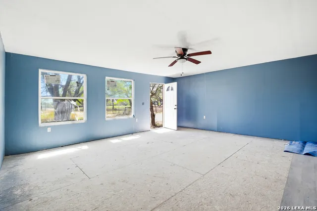 11515 Ford Adkins, TX 78101