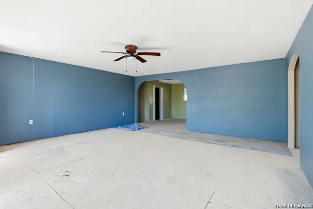 11515 Ford Adkins, TX 78101