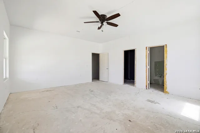 11515 Ford Adkins, TX 78101