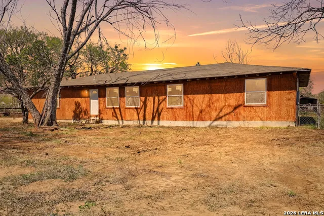 11515 Ford Adkins, TX 78101