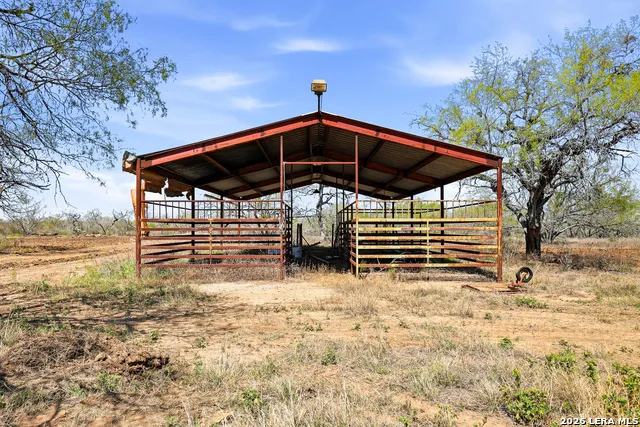 11515 Ford Adkins, TX 78101