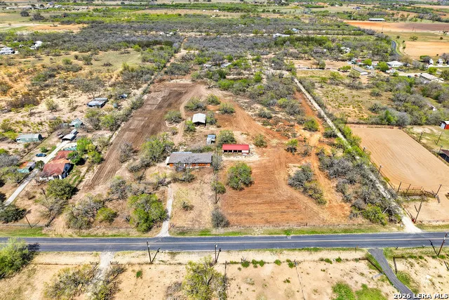 11515 Ford Adkins, TX 78101