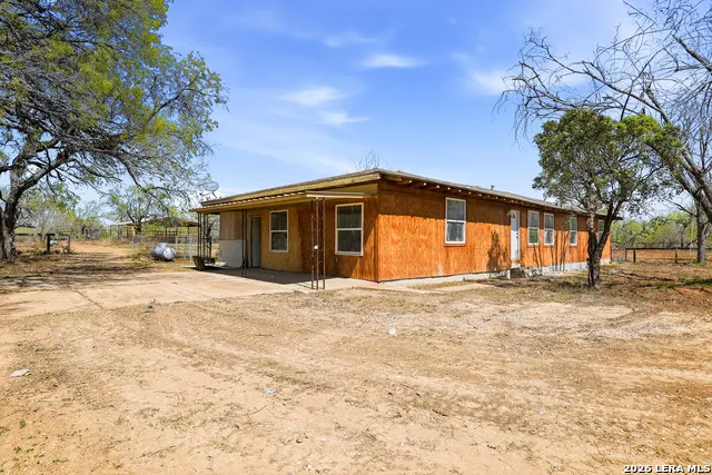 11515 Ford Adkins, TX 78101