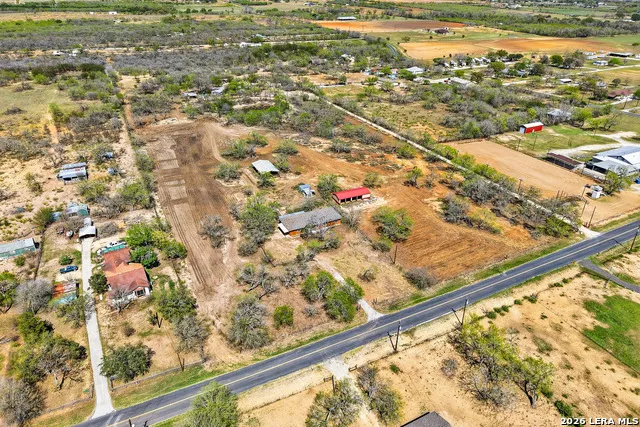 11515 Ford Adkins, TX 78101