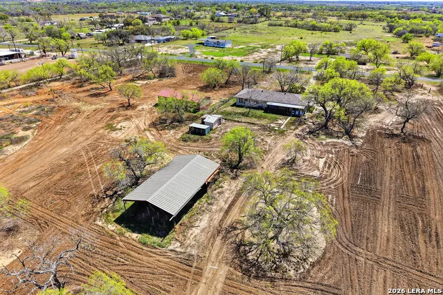11515 Ford Adkins, TX 78101