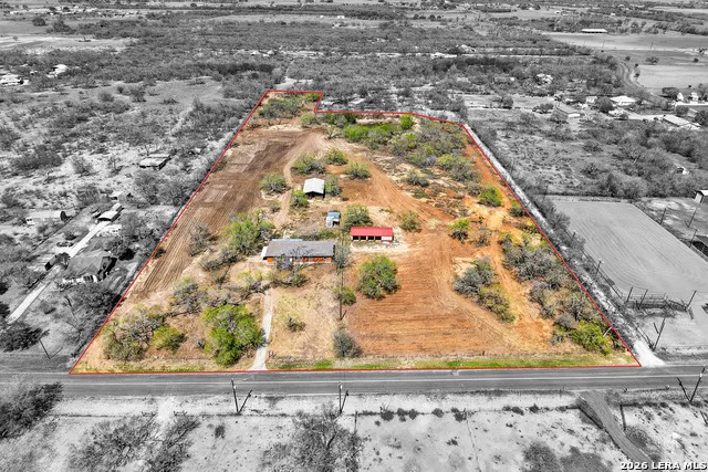 11515 Ford Adkins, TX 78101