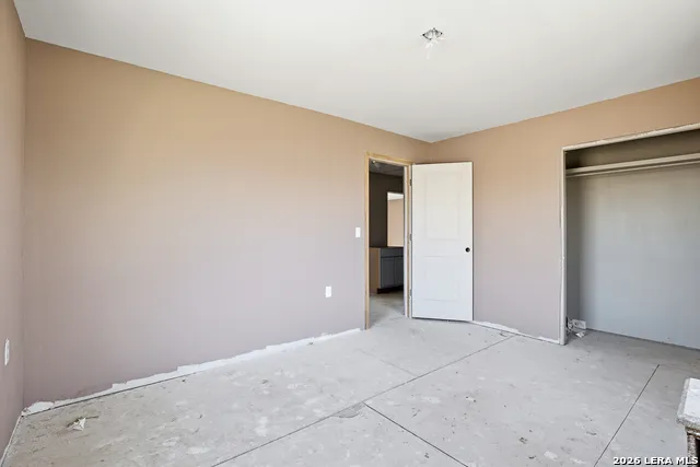 11515 Ford Adkins, TX 78101