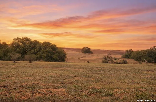 2141 County Road 132 Floresville, TX 78114